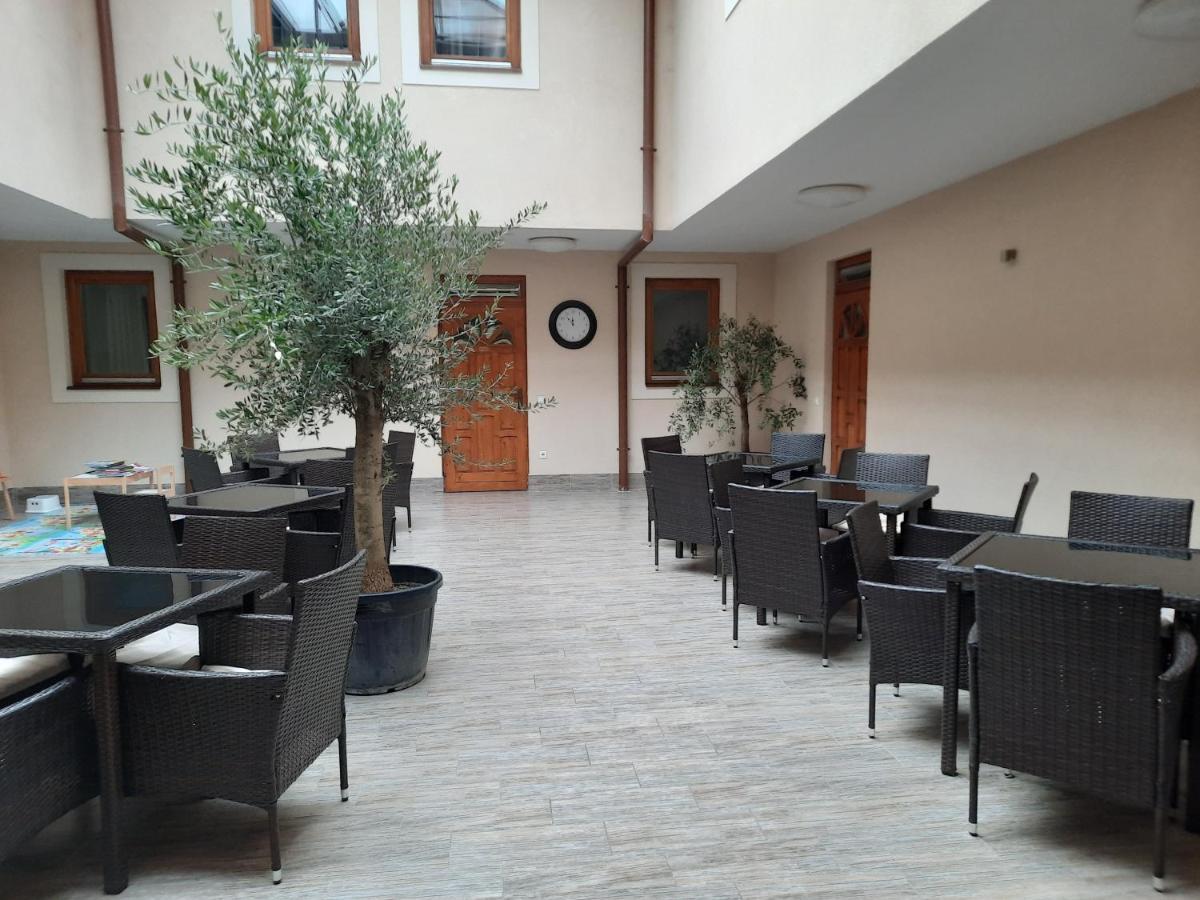 Vegvari Hotel Eger Bagian luar foto