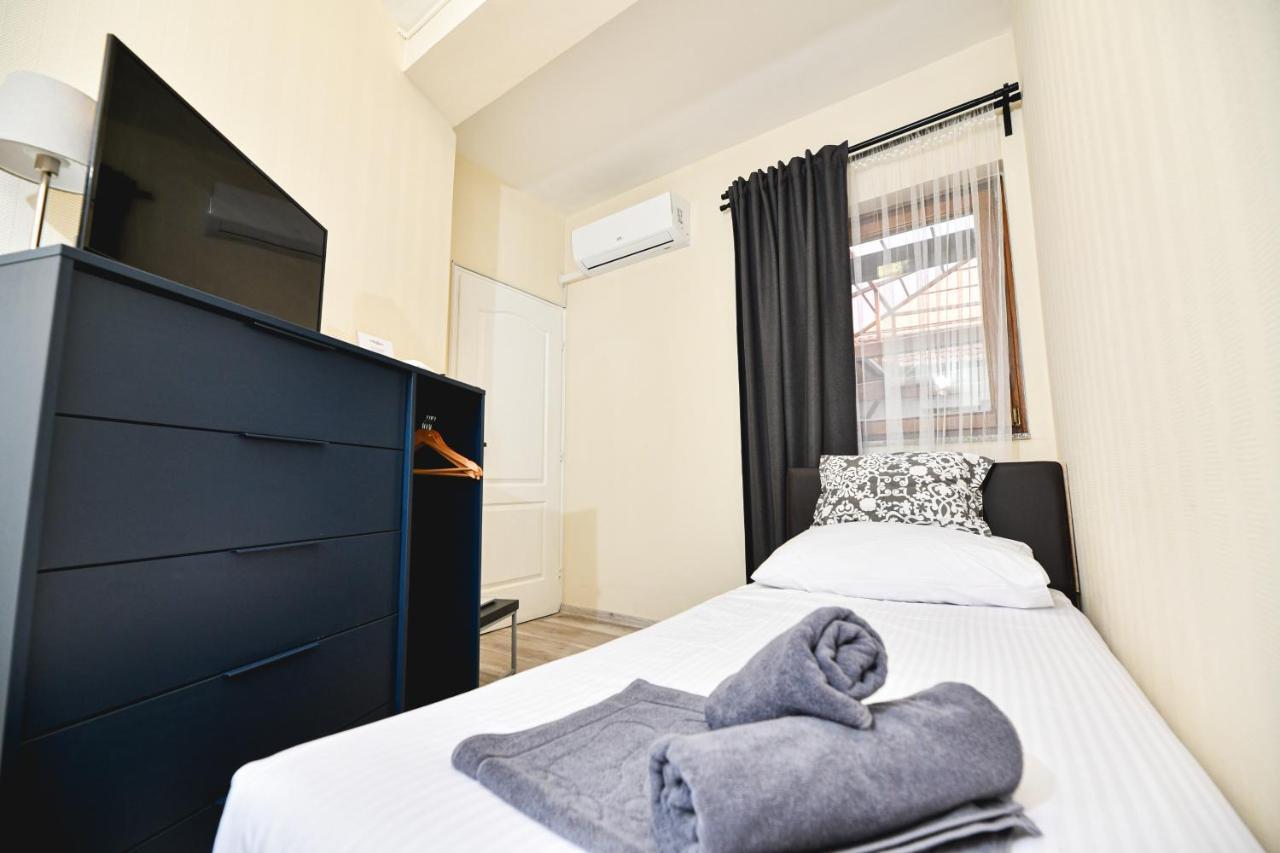 Vegvari Hotel Eger Bagian luar foto