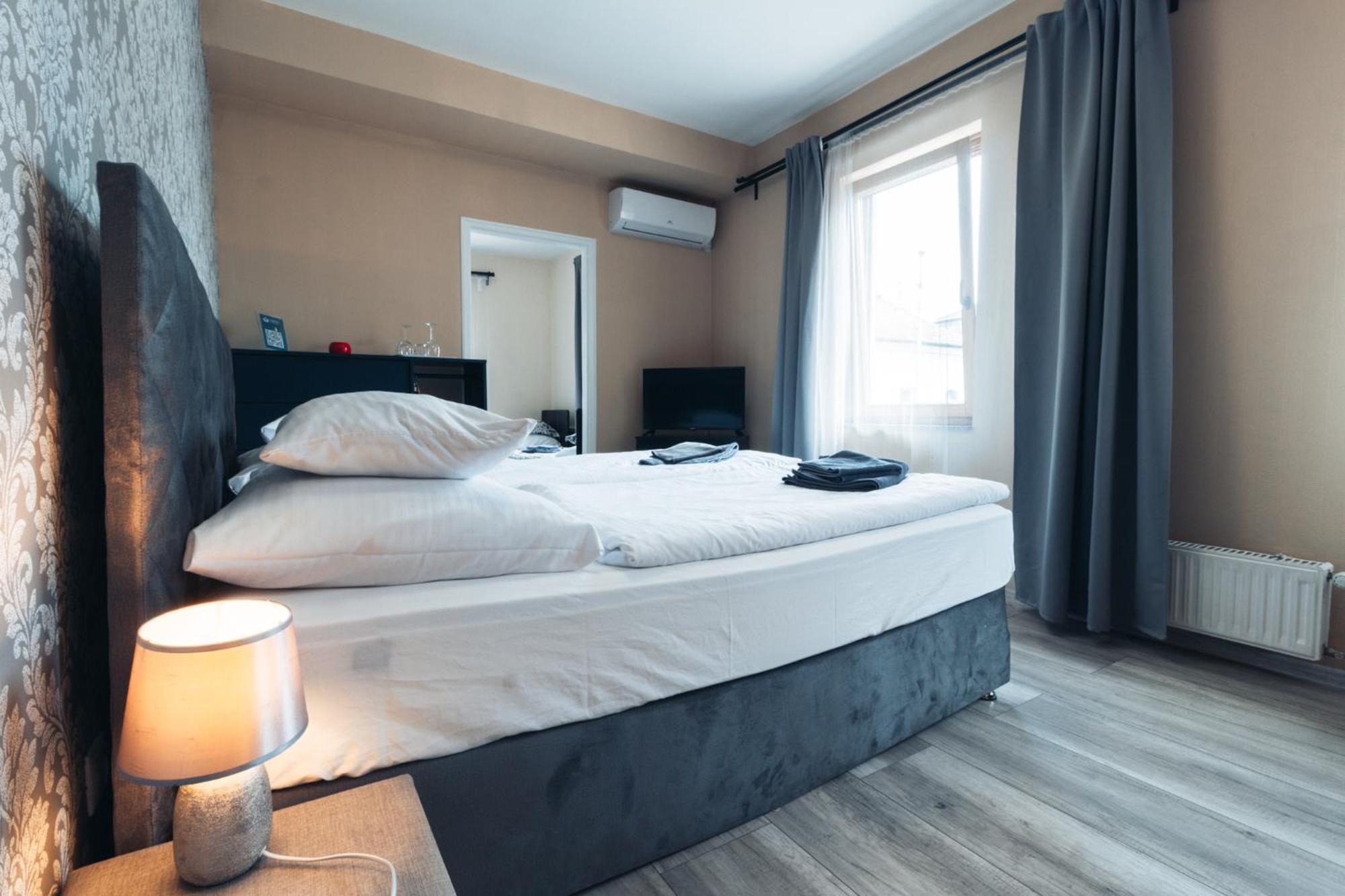 Vegvari Hotel Eger Bagian luar foto