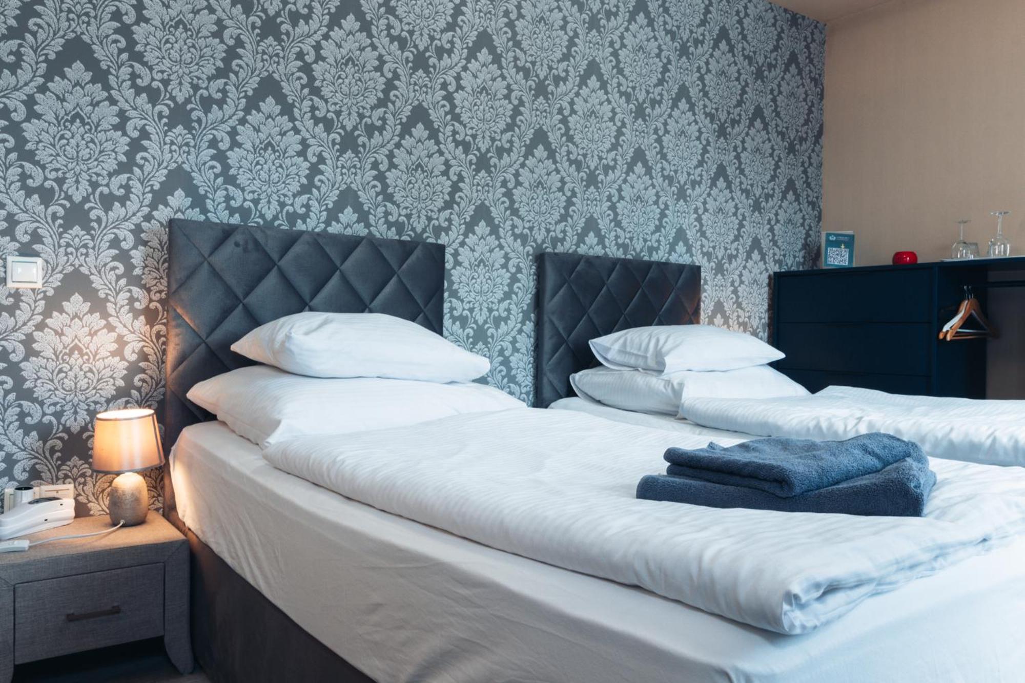 Vegvari Hotel Eger Bagian luar foto