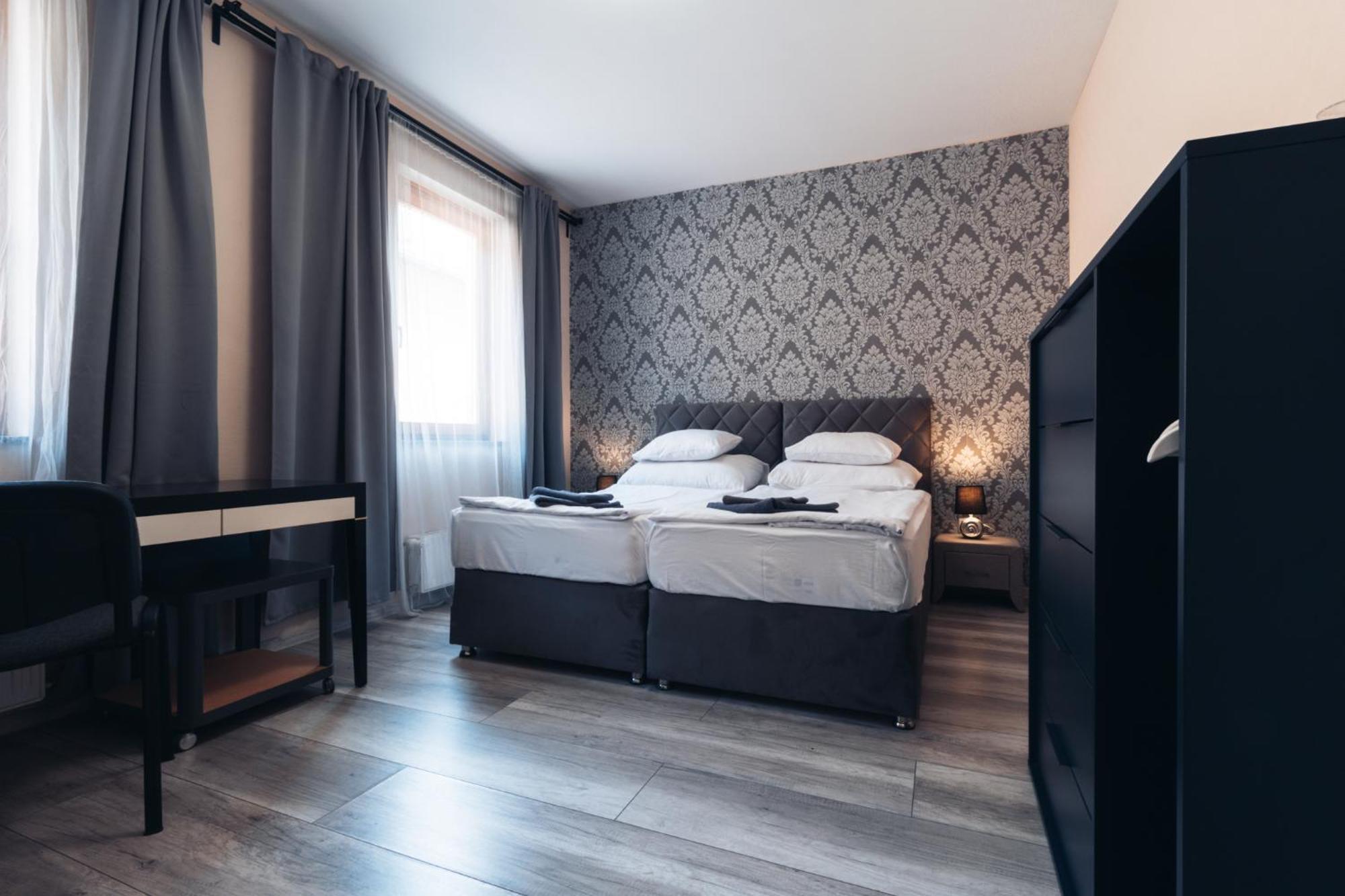 Vegvari Hotel Eger Bagian luar foto